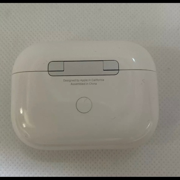 AirPods Pro and charging case, box - Picture 2 of 7